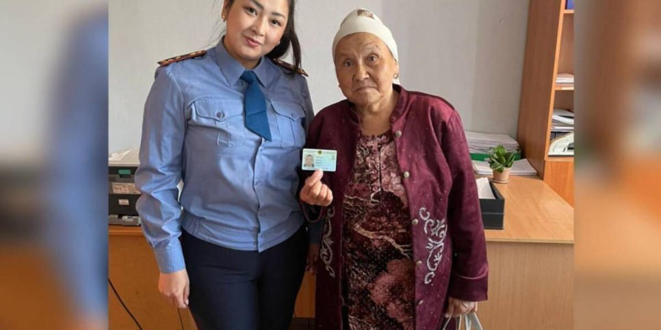 
                    Гражданство Казахстана помогли получить бабушке в миграционной полиции Караганды
                