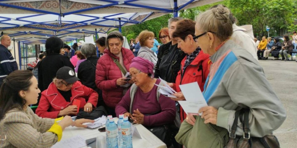 
                    Сотни горожан посетили ярмарку госуслуг в Алмалинском районе Алматы
                