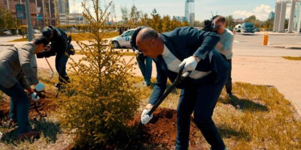 
                    «Давайте вместе поучаствуем в уборке страны»: прославленный тренер Рикардо Кака поддержал экоакцию
                