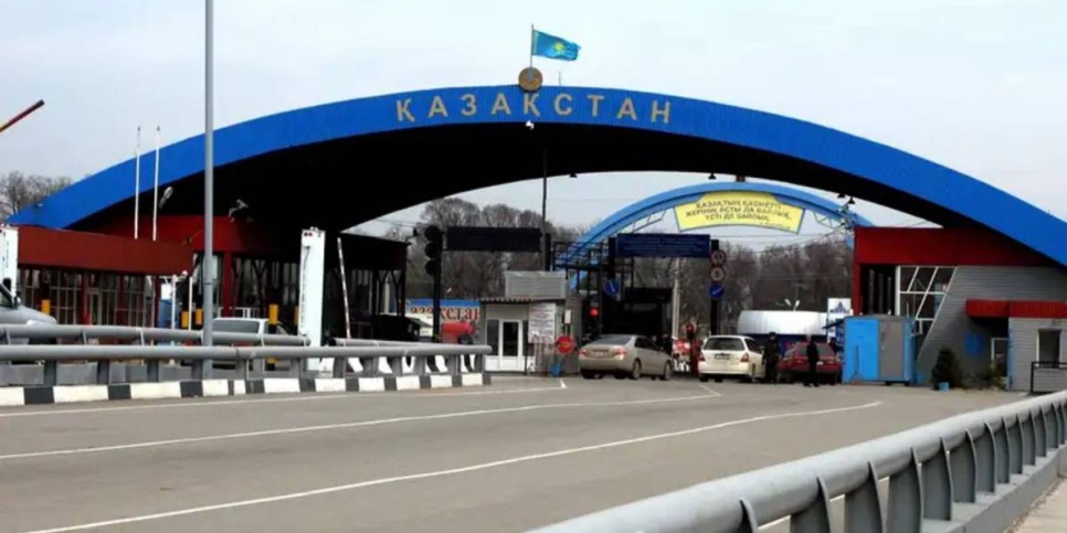 
                    Беспорядки в Бишкеке: КНБ сделал заявление об обстановке на границе с Кыргызстаном 
                