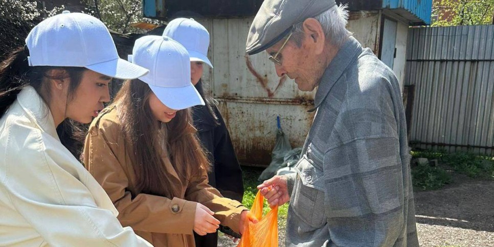 
                    «Помоги ближнему»: алматинцы навели порядок во дворах ветеранов, одиноких пенсионеров
                