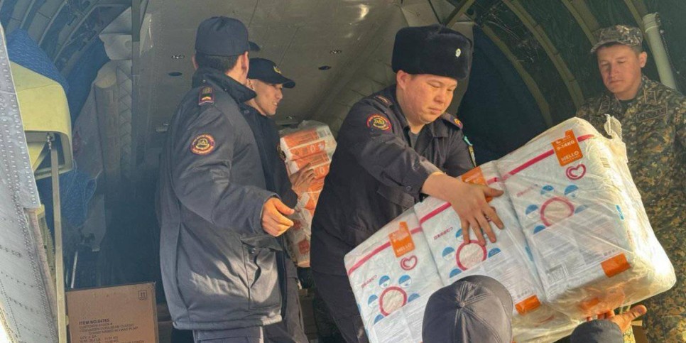 
                    КазАвтоЖол: для машин с гуманитарным грузом предоставлен льготный проезд по платным дорогам
                