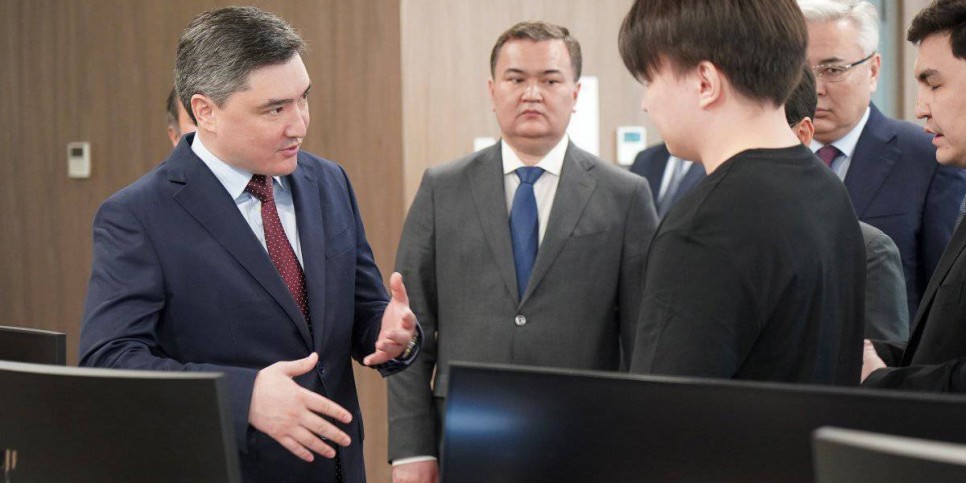 
                    Бектенов поручил поддержать талантливую молодежь
                