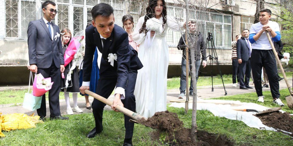 
                    В День Козы-Корпеша и Баян Сулу в Медеуском районе посадили деревья
                