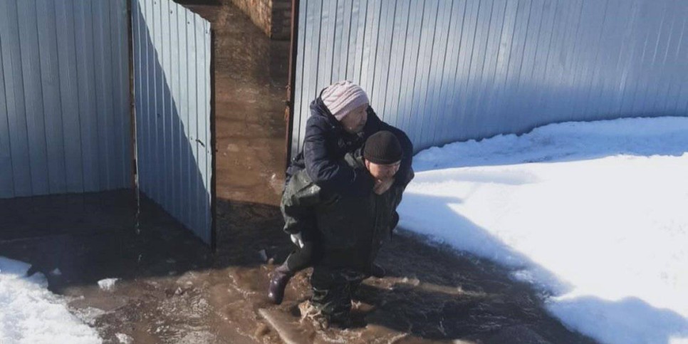 
                    Пострадавшая от паводка семья костанайской пенсионерки получила новое жилье
                