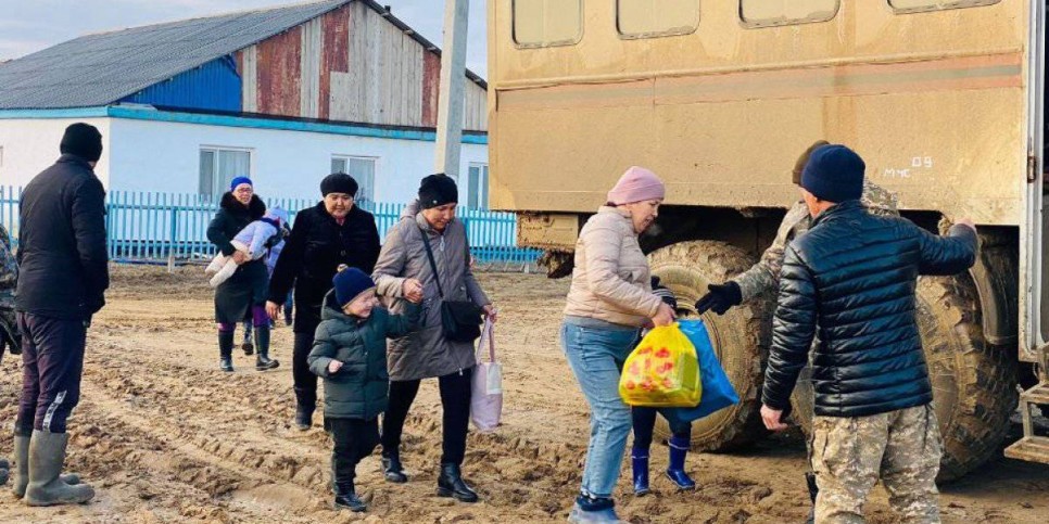 
                    Половодье в Казахстане: более 13,5 тысячи человек вернулись в свои дома
                