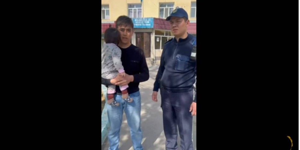 
                    Роженице со схватками помогли полицейские в Шымкенте
                