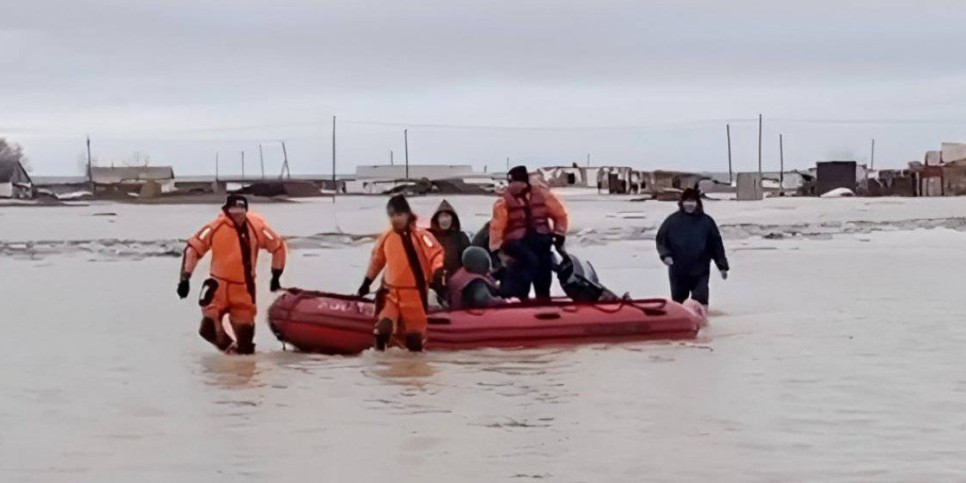 
                    Спасатели эвакуировали 37 человек в Костанайской области
                