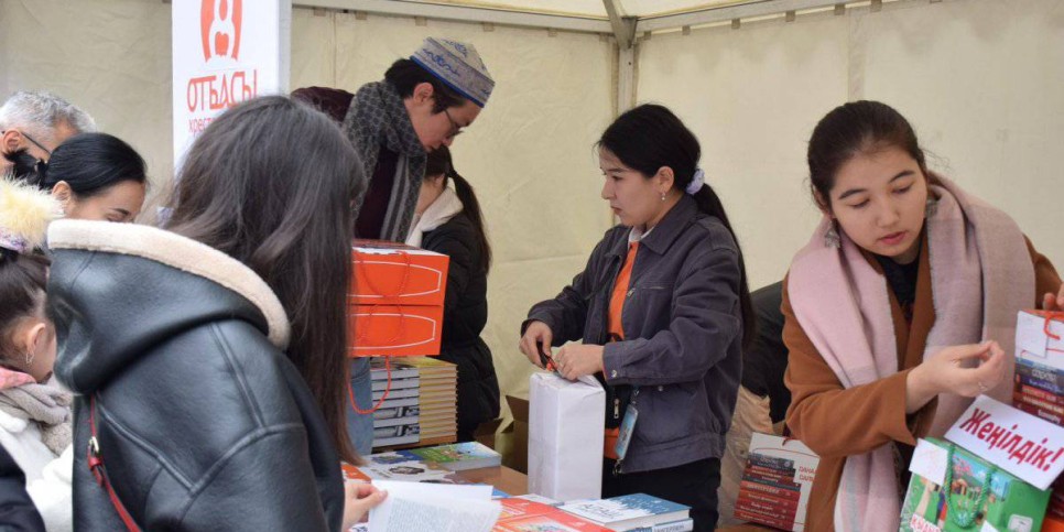 
                    Казахстанские издательства представили свои книжные новинки на Арбате
                