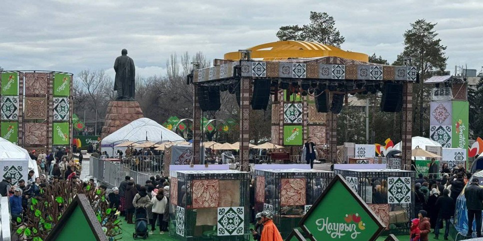 
                    В честь праздника Наурыз в Алматы проходят ярмарки ремесленников и этнодизайнеров
                