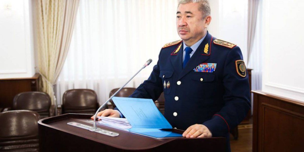 
                    Экс-главу МВД Тургумбаева допросили в рамках уголовных дел по январским событиям
                