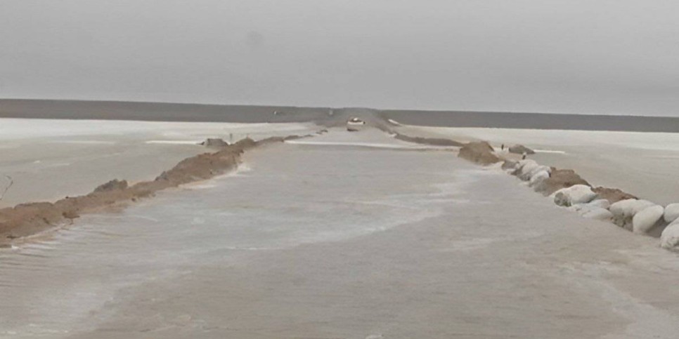 
                    Трассу затопило талыми водами в Актюбинской области
                