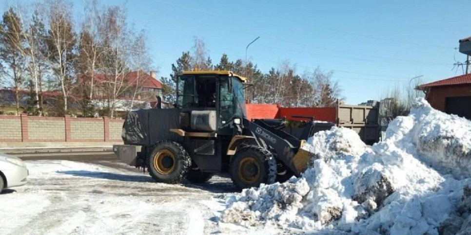 
                    Более 2,4 тыс. дорожных рабочих вышли на снегоуборку в Астане
                