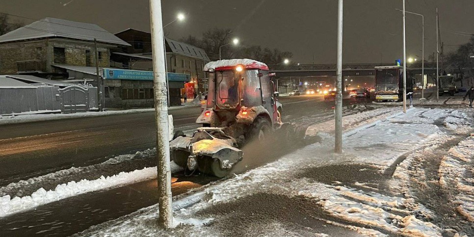 
                    В Алматы выпал снег высотой 15 см
                