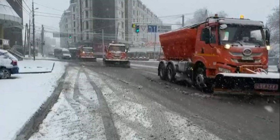 
                    В Алматы выпало до 10 см снега
                