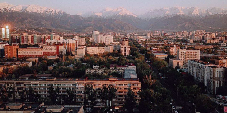 
                    Развитие Алматы в цифрах
                