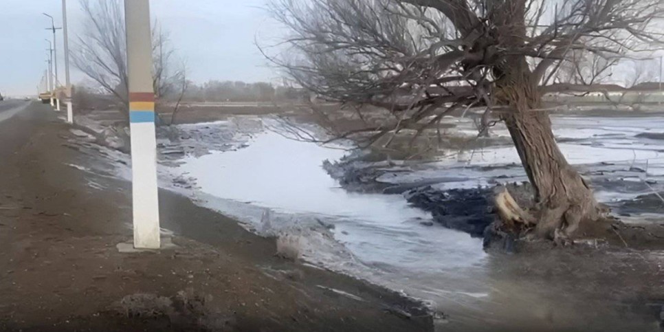 
                    Дорожники помогают затопленному селу в Абайской области
                