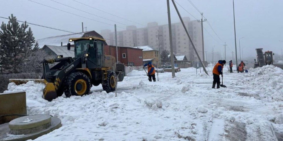 
                    В Астане устраняют последствия дождя и снега
                