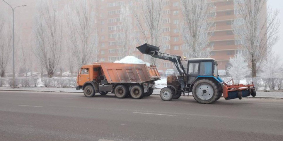 
                    Более 2,2 тыс. дорожных рабочих вышли на уборку снега в Астане
                