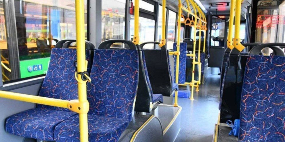 
                    В автобусах Алматы запустят звуковое оповещение с призывом уступать места пожилым
                