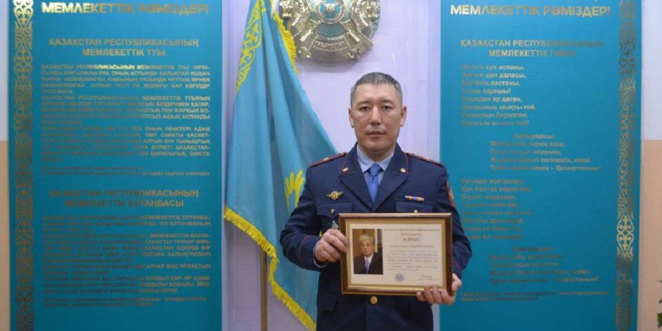 
                    Токаев поблагодарил полицейского из области Абай
                