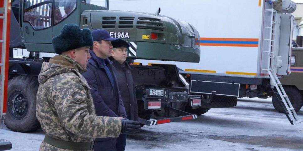 
                    Министр по ЧС лично проверил ледовую обстановку на Шульбинском водохранилище и реке Иртыш
                