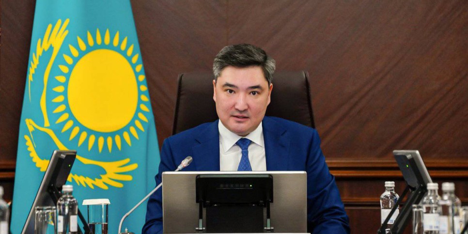
                    Сократить чиновникам расходы на командировки и форумы предложили в Правительстве
                