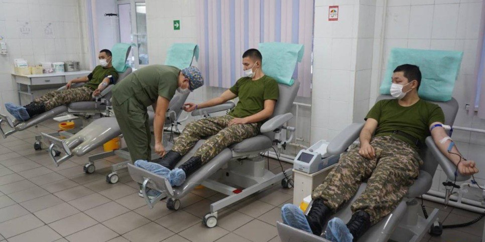 
                    Курсанты Алматинской военно-технической школы стали донорами
                