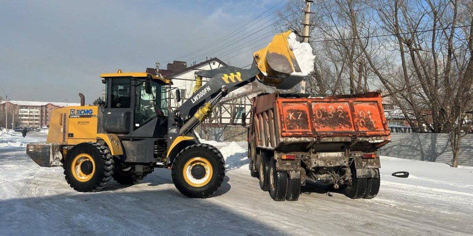 
                    Больше 16 тыс. кубометров снега вывезли за ночь из Астаны
                