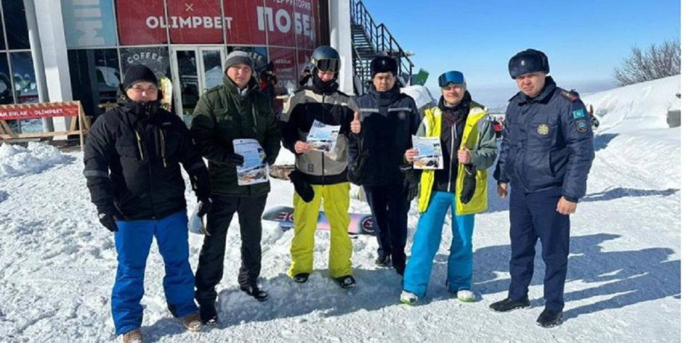 
                    В Алматинской области произведены спуски лавин
                