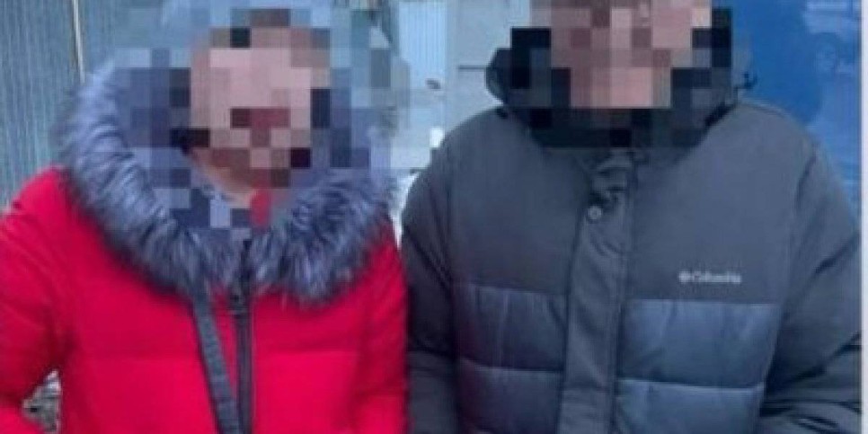 
                    Мужчина с женщиной вытаскивали телефоны из карманов алматинцев
                