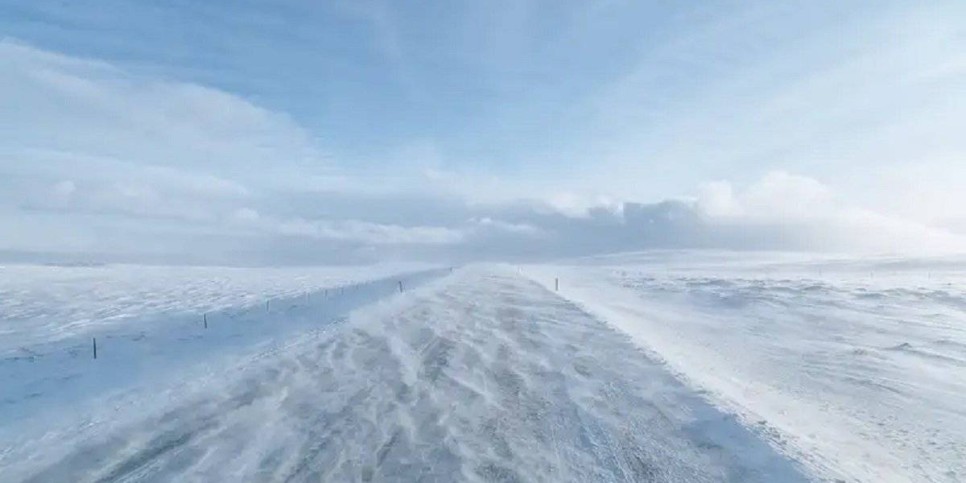
                    Ограничения движения ввели на 100 участках республиканских дорог
                