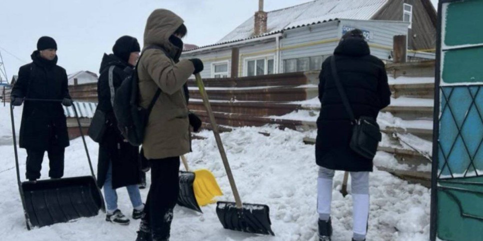 
                    Марафон добрых дел: студенты Астаны помогли убрать снег
                
