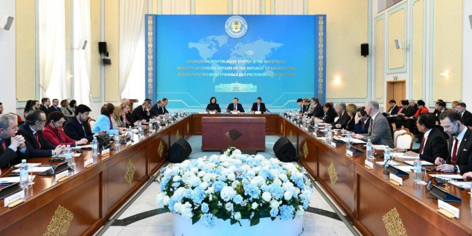 
                    Казахстан намерен продолжить демократические преобразования
                