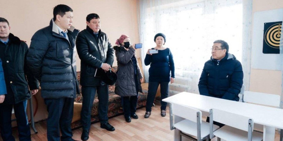 
                    Аким Абайской области проверил состояние общежития в Семее
                
