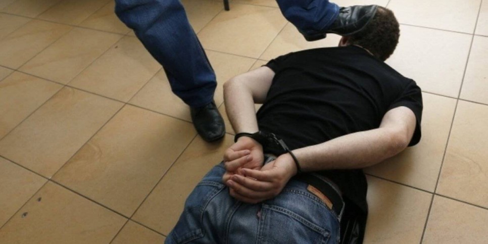 
                    Полицейского арестовали по подозрениям в применении пыток в Семее
                