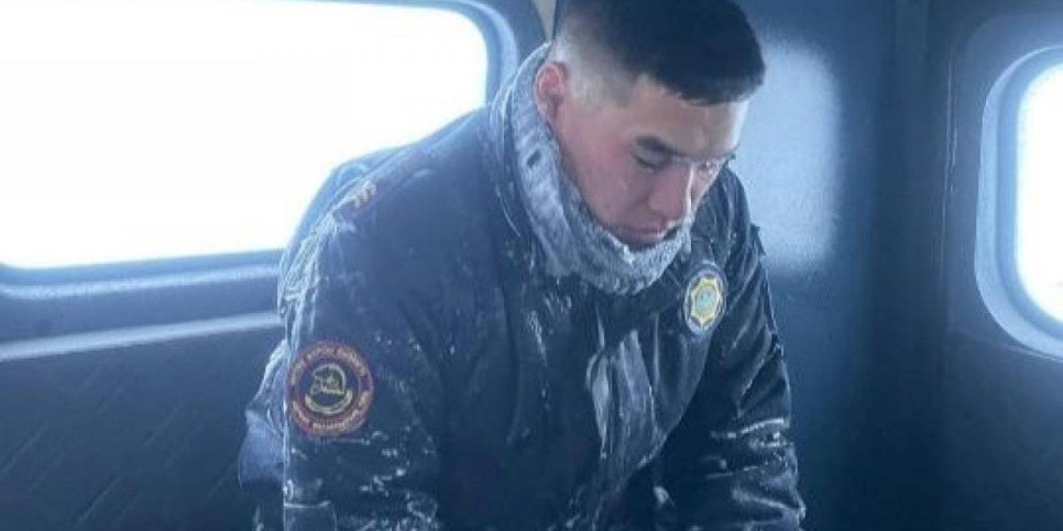 
                    Спасатели прошли 18 км в метели, чтобы доставить больного к врачам в Актюбинской области
                