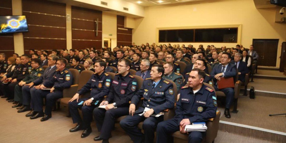 
                    Новый министр по ЧС провел первое совещание с личным составом
                