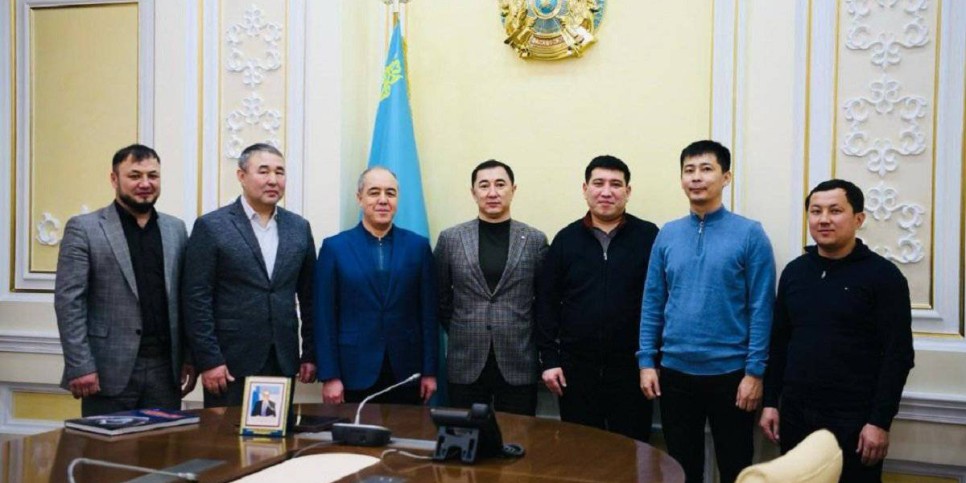 
                    Аким ЗКО принял владельца знаменитого жеребца Кабирхан
                