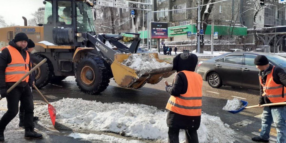 
                    Уборка снега в Алматы идет в усиленном режиме
                