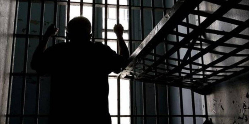 
                    Арестант напал на врачей в колонии Уральска
                