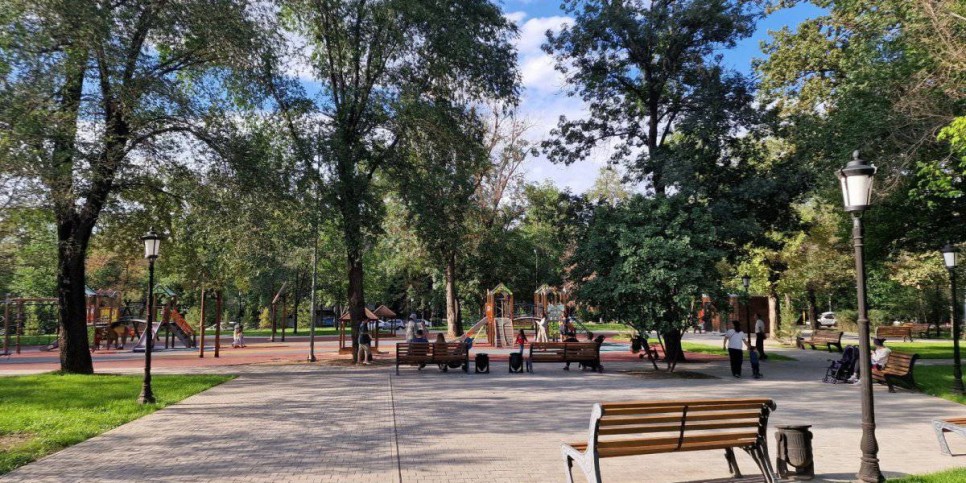 
                    В Алматы продолжаются работы по благоустройству районов города
                