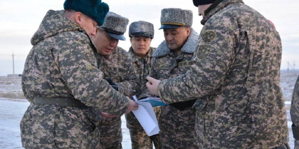 
                    С какой целью замминистра обороны посетил западные регионы
                