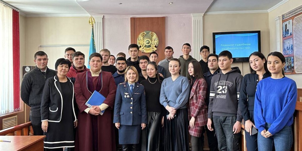 
                    Показательный суд провела для студентов полиция Жетысу
                