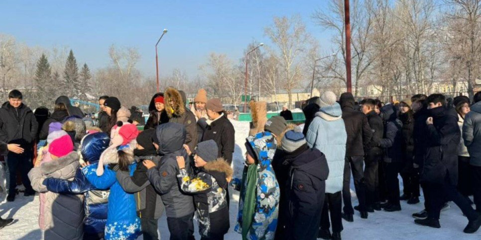 
                    Спасатели ВКО провели со школьниками сейсмотренировку
                