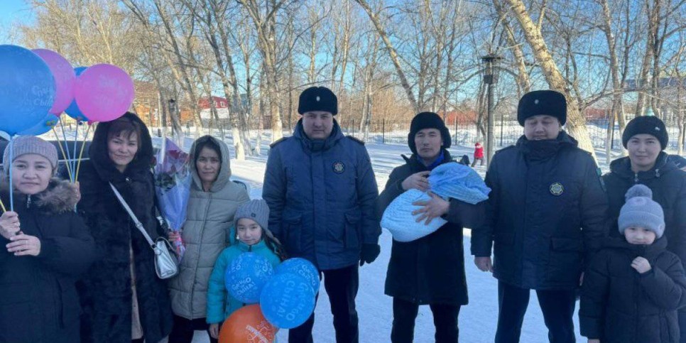 
                    Новорожденного ребенка назвали в честь спасателя в Акмолинской области
                