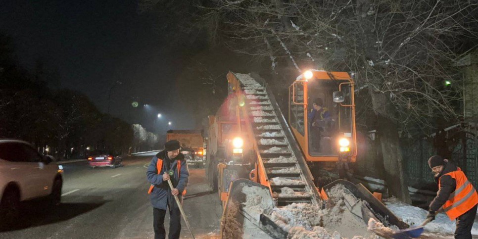 
                    Вывоз снега в Алматы: сделано более 2,4 тысячи рейсов самосвалов
                