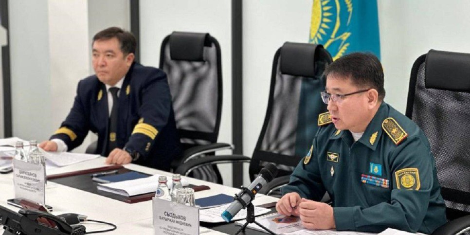 
                    В МЧС обсудили вопросы формирования флота авиации
                
