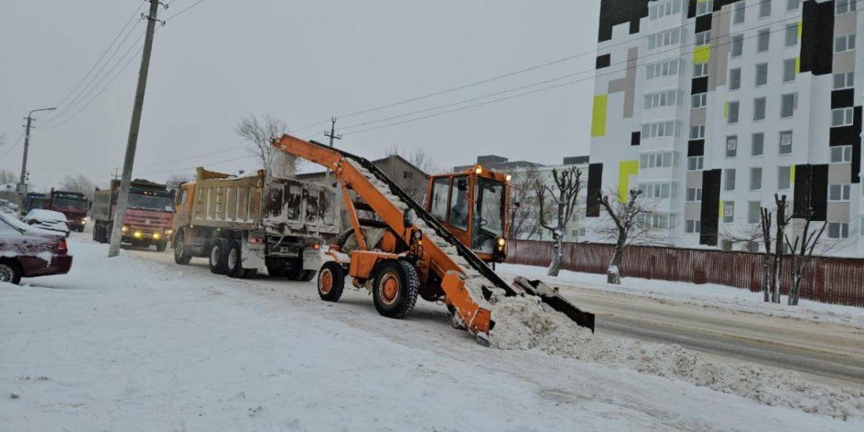 
                    Более 1,7 тысячи единиц спецтехники задействовано в уборке снега в Астане
                