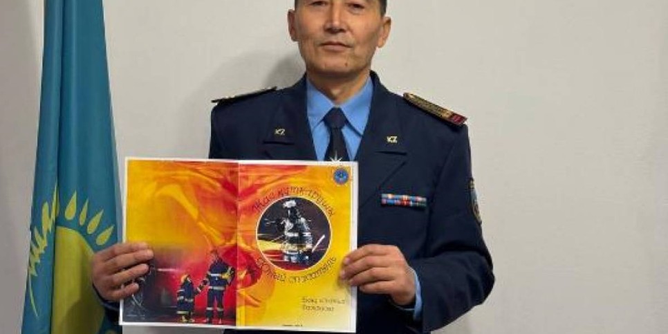 
                    Сотрудник ДЧС Туркестанской области выпустил книжку-раскраску «Юный спасатель»
                